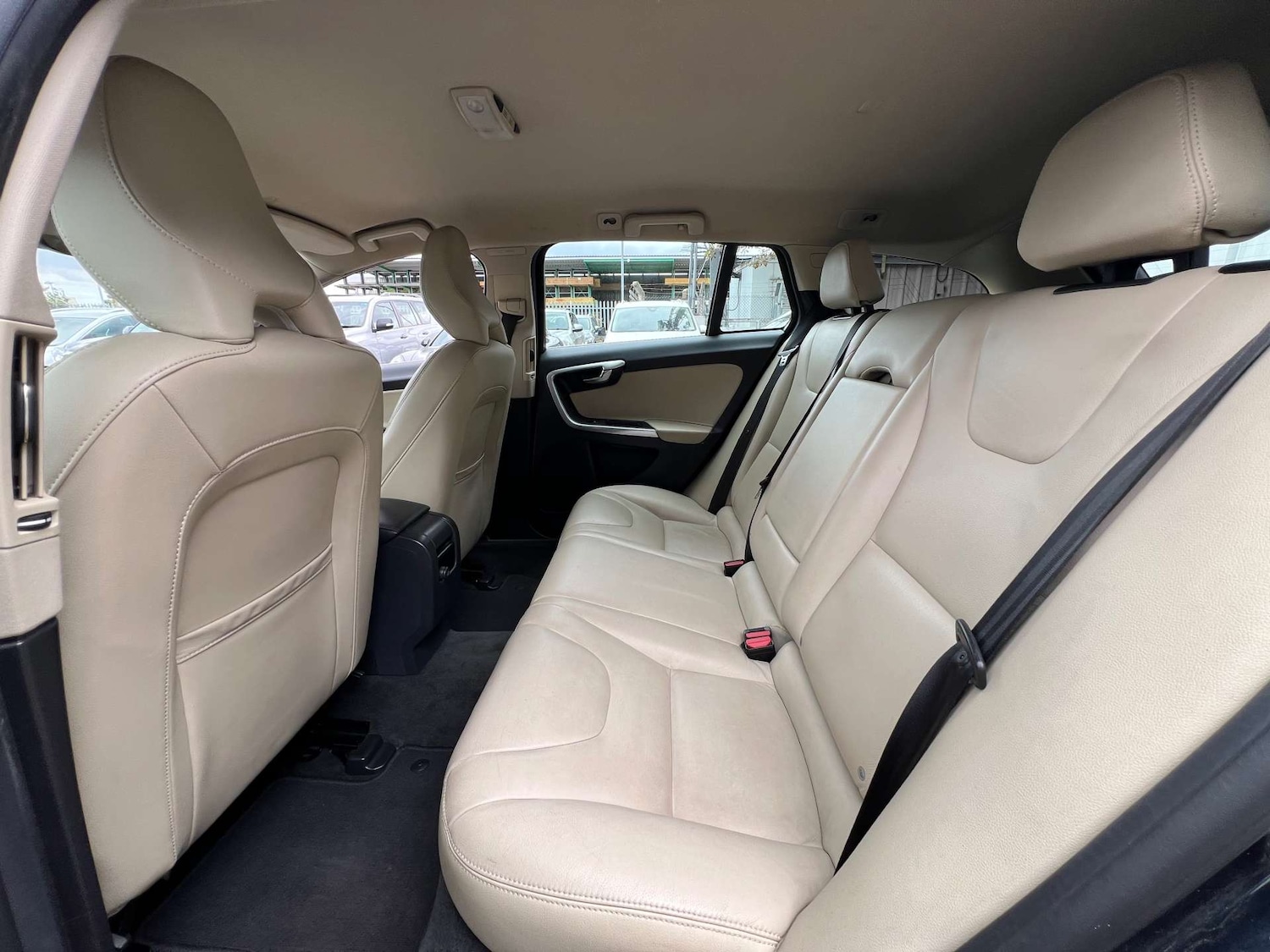 Used Volvo V60 2015 for sale - 75750237: Photo 30