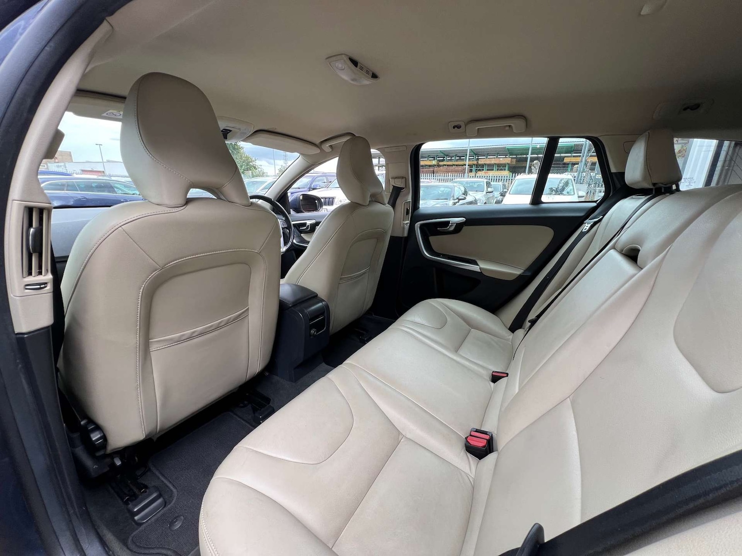 Used Volvo V60 2015 for sale - 75750237: Photo 31