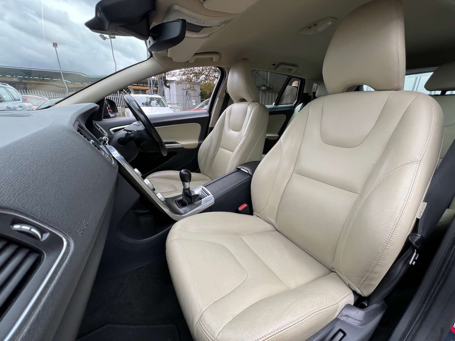 Used Volvo V60 2015 for sale - 75750237: Photo 32