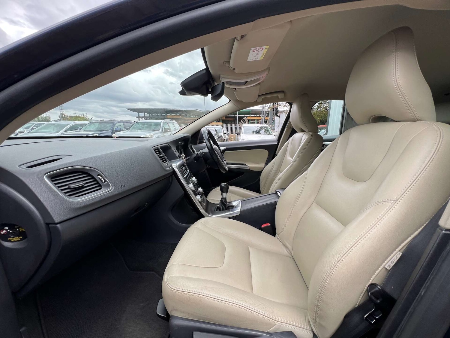 Used Volvo V60 2015 for sale - 75750237: Photo 33