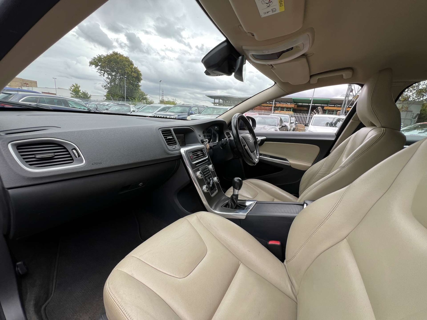 Used Volvo V60 2015 for sale - 75750237: Photo 34