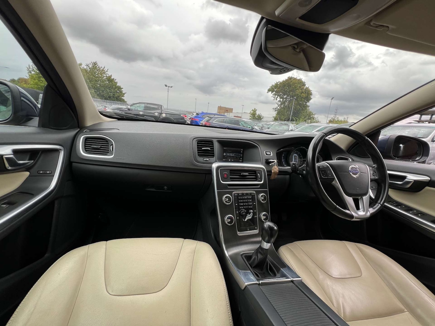 Used Volvo V60 2015 for sale - 75750237: Photo 36