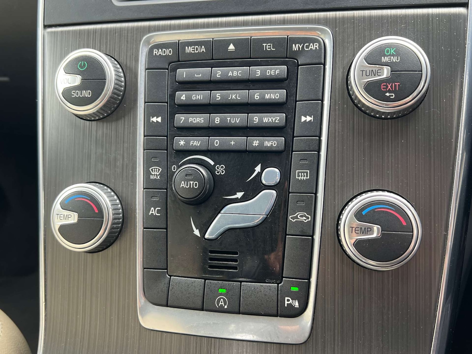 Used Volvo V60 2015 for sale - 75750237: Photo 40