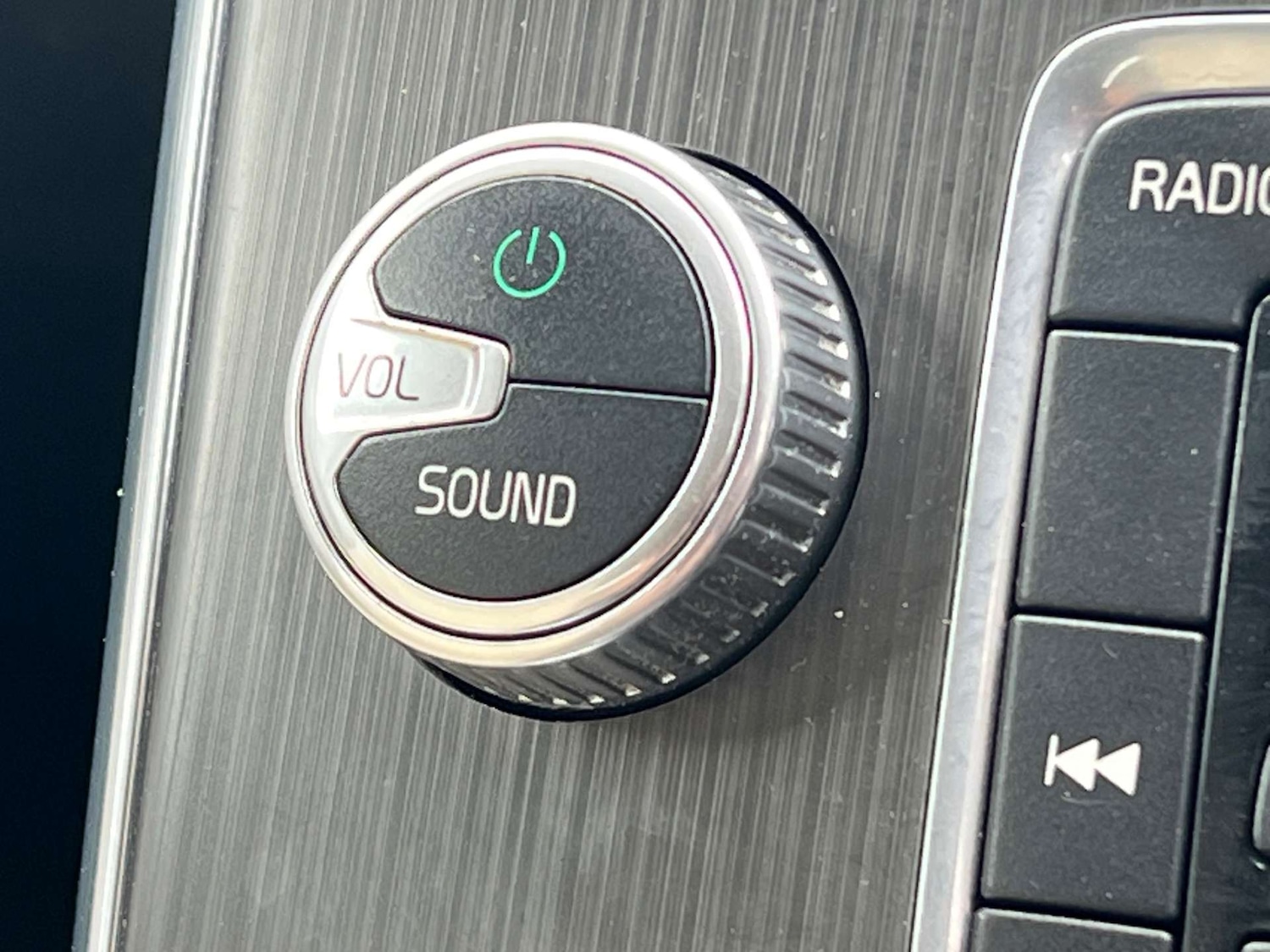 Used Volvo V60 2015 for sale - 75750237: Photo 41