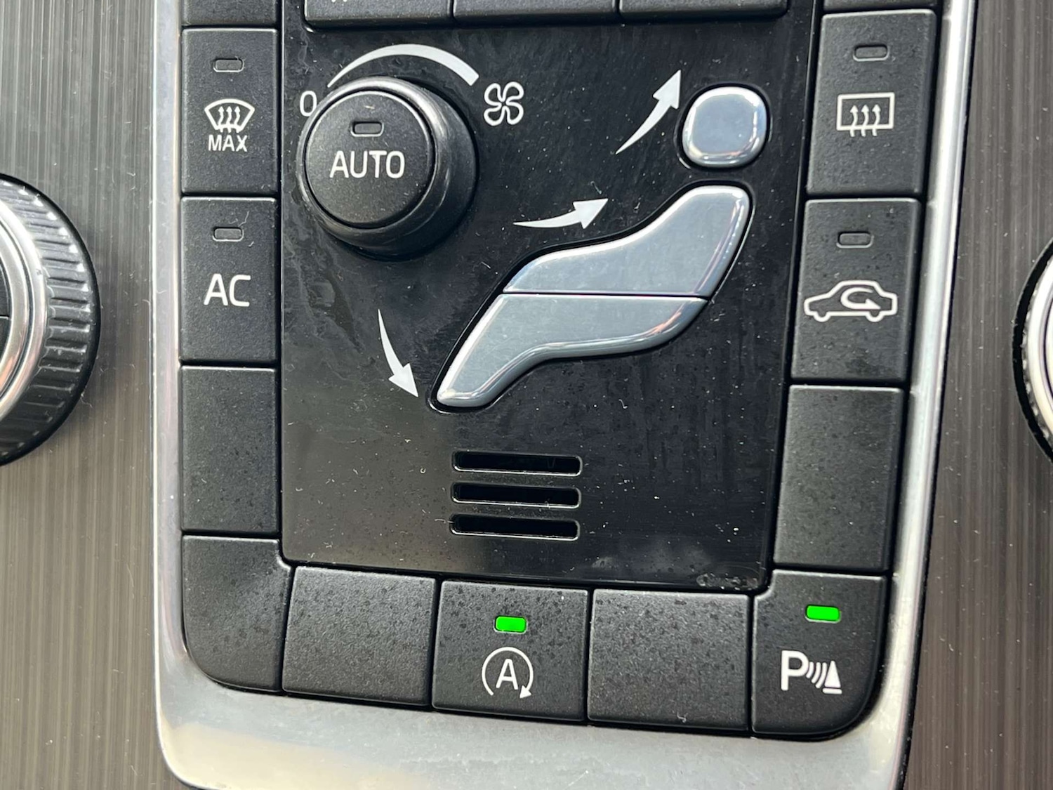 Used Volvo V60 2015 for sale - 75750237: Photo 46