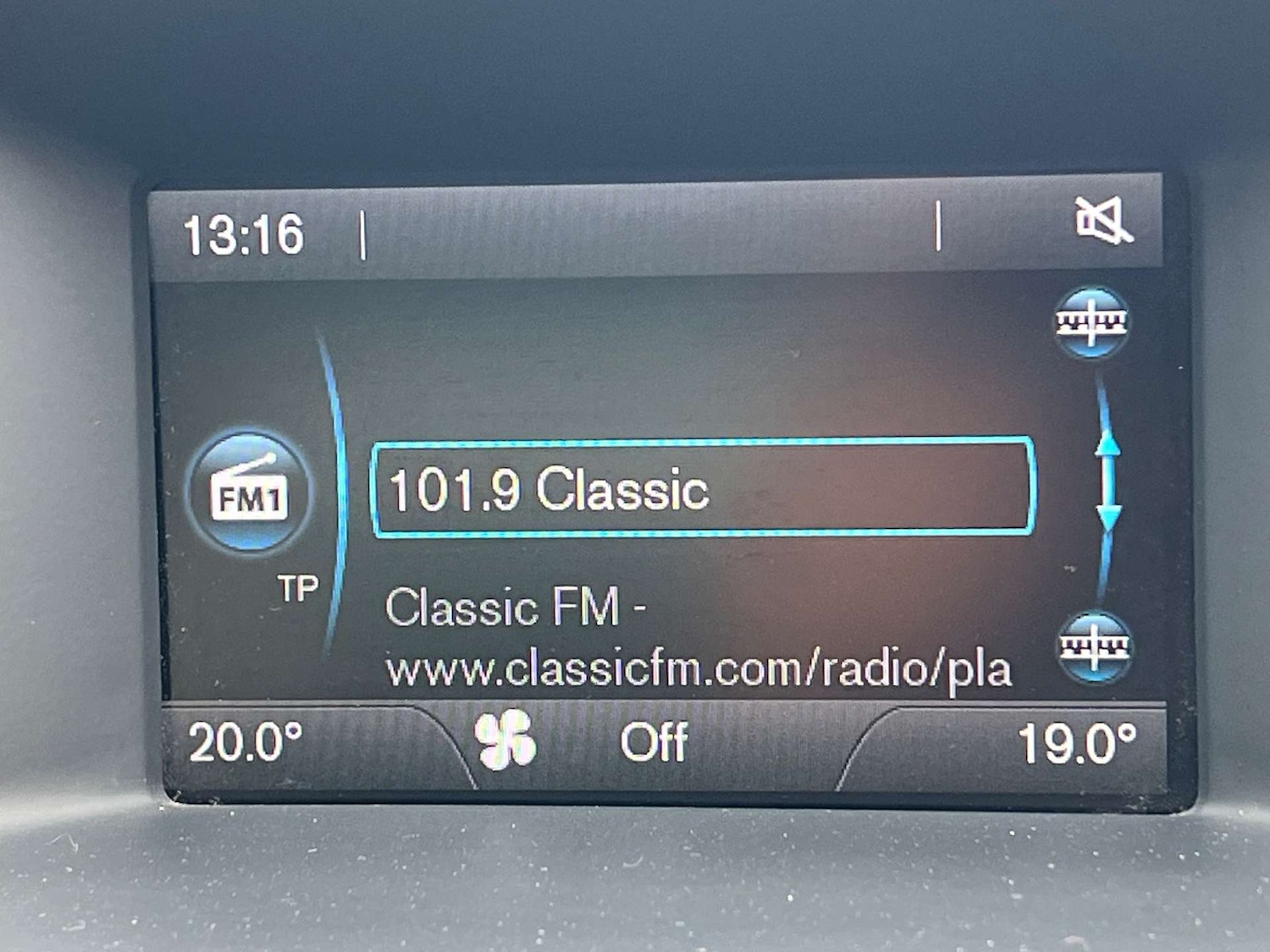 Used Volvo V60 2015 for sale - 75750237: Photo 52