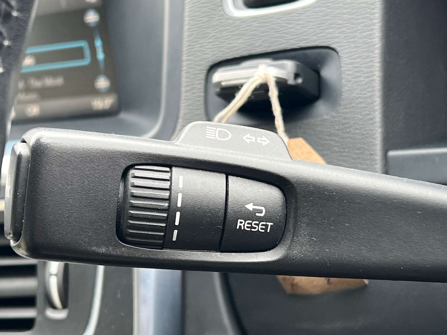 Used Volvo V60 2015 for sale - 75750237: Photo 55