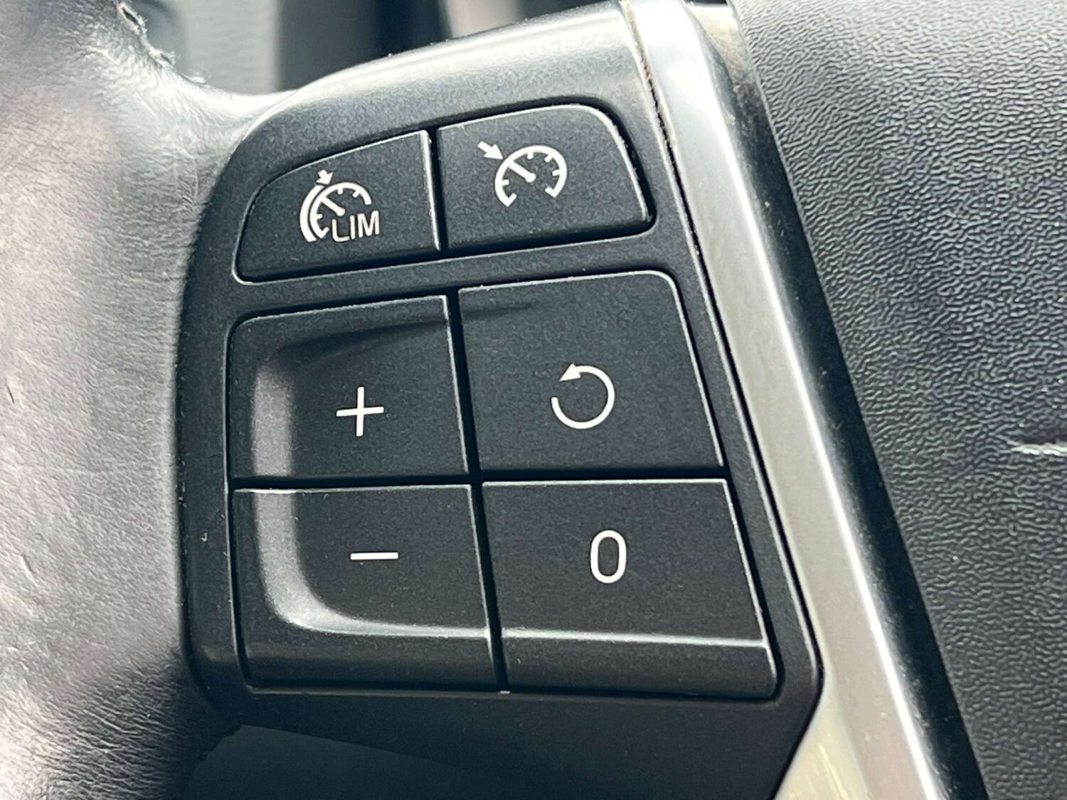 Used Volvo V60 2015 for sale - 75750237: Photo 56