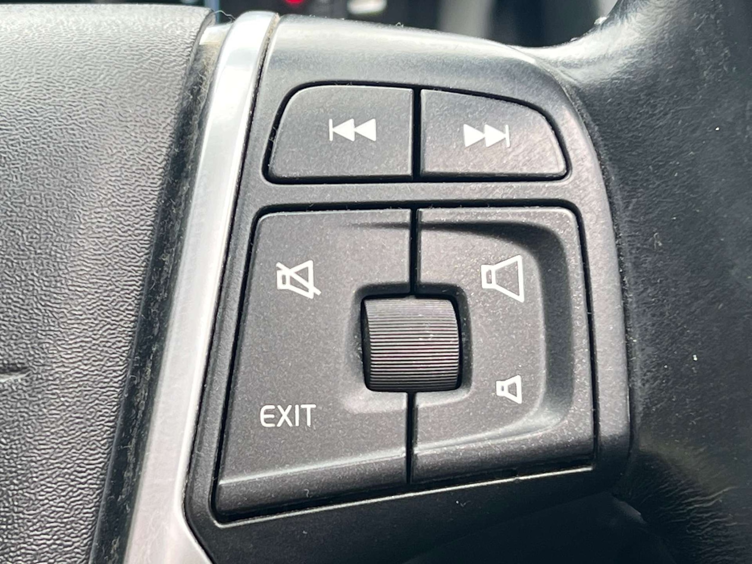 Used Volvo V60 2015 for sale - 75750237: Photo 58