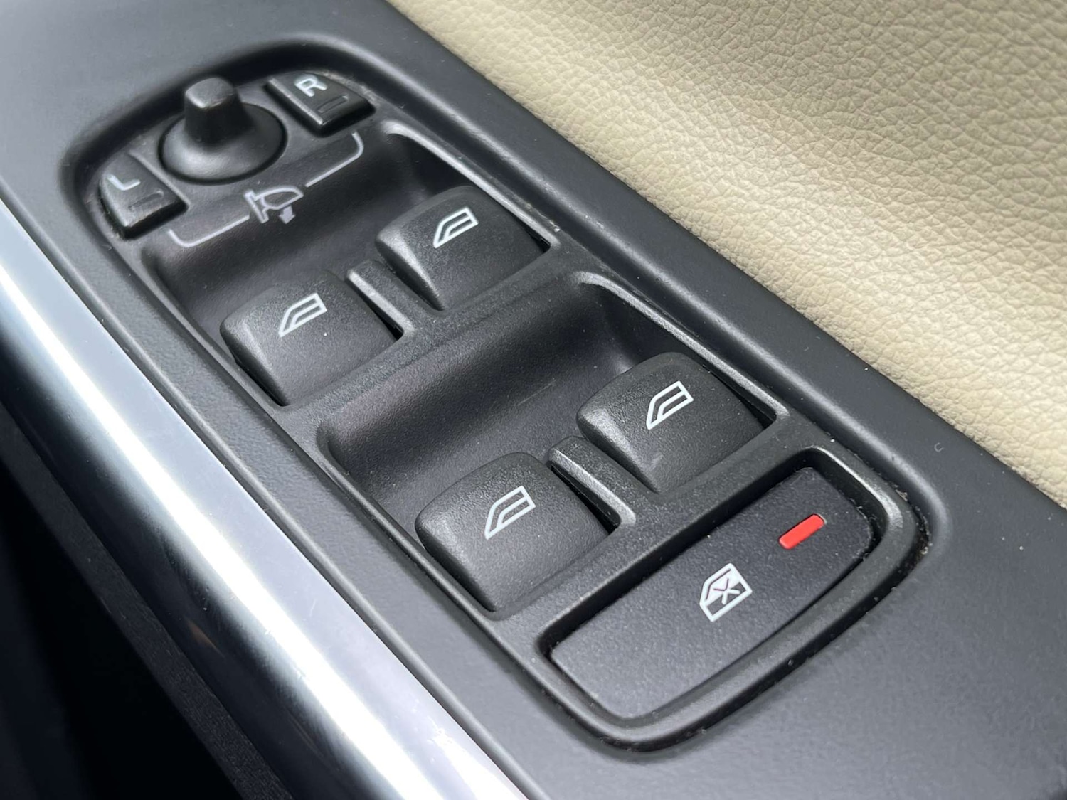 Used Volvo V60 2015 for sale - 75750237: Photo 67