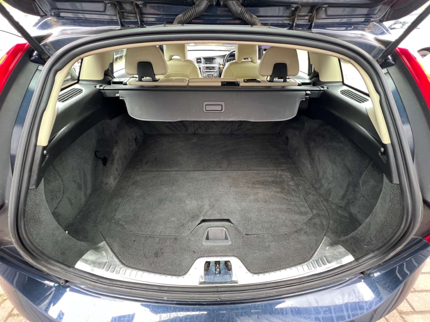 Used Volvo V60 2015 for sale - 75750237: Photo 68