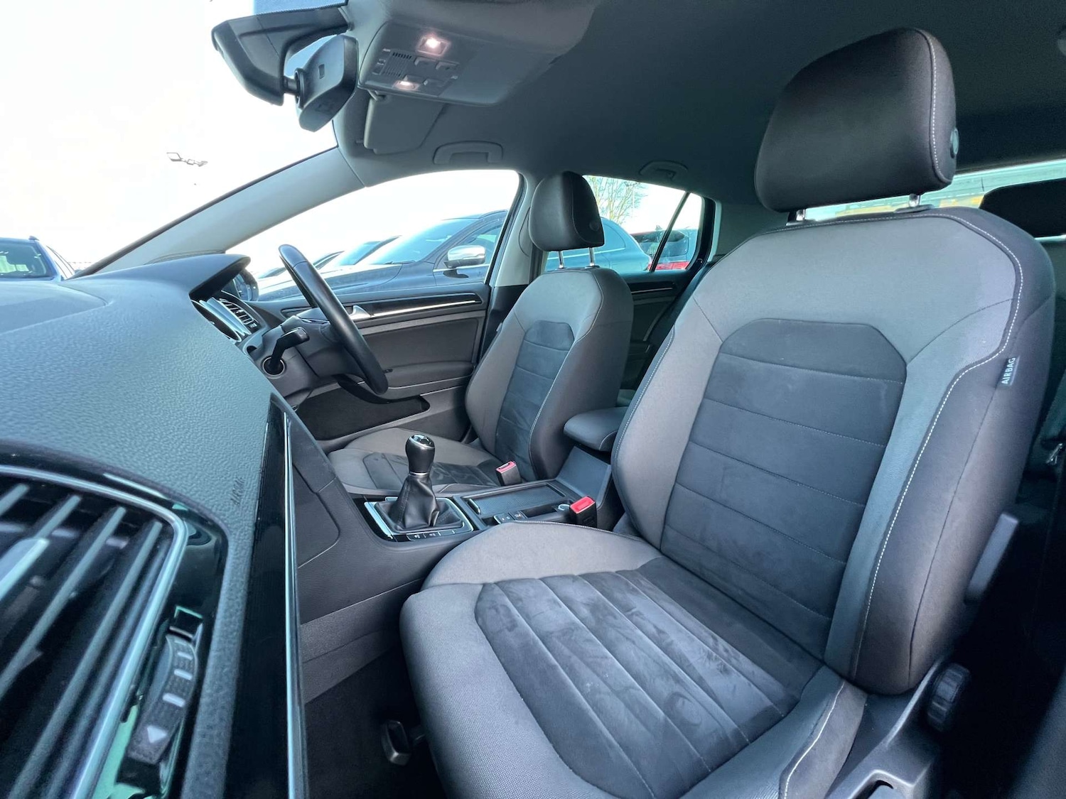 Used Volkswagen Golf 2018 for sale - 77025223: Photo 36