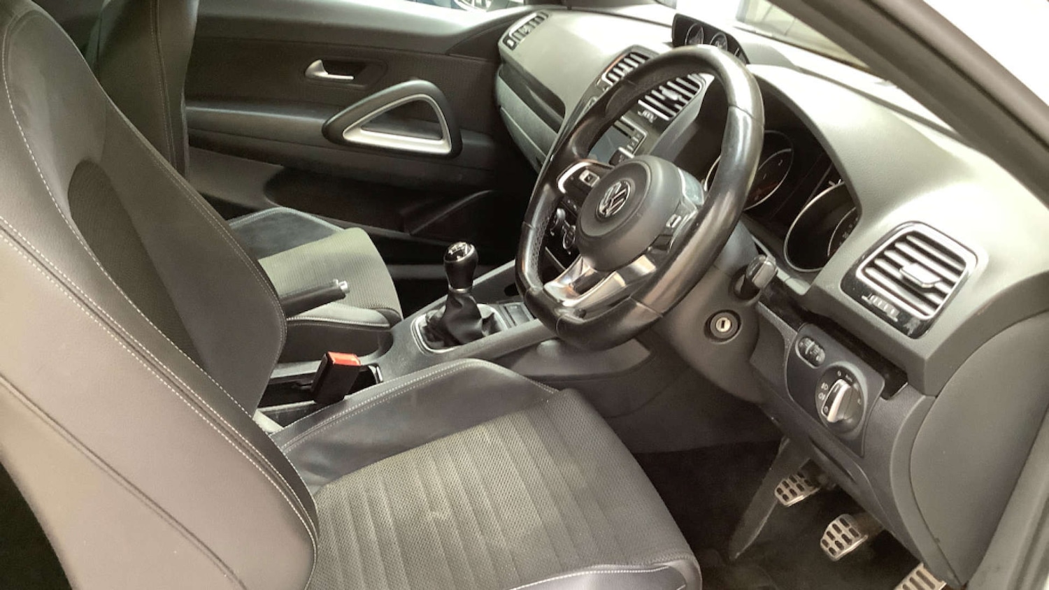 Used Volkswagen Scirocco 2015 for sale - 76380373: Photo 4