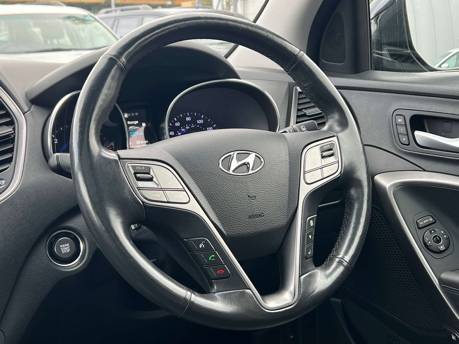 Used Hyundai Santa Fe 2015 for sale - 76274221: Photo 27