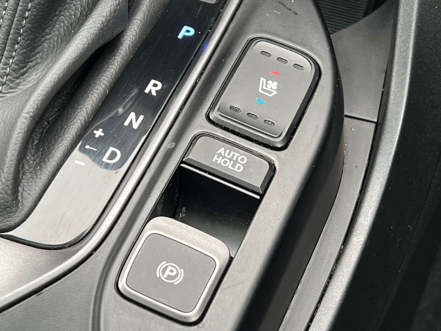 Used Hyundai Santa Fe 2015 for sale - 76274221: Photo 51