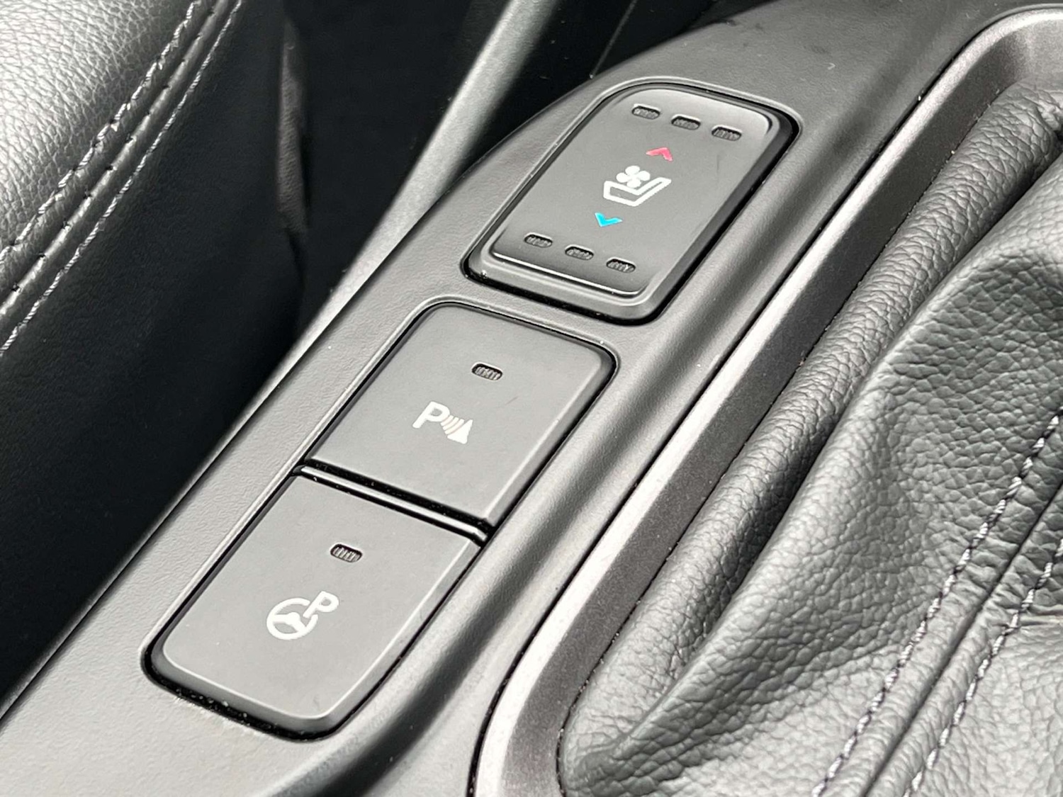 Used Hyundai Santa Fe 2015 for sale - 76274221: Photo 52