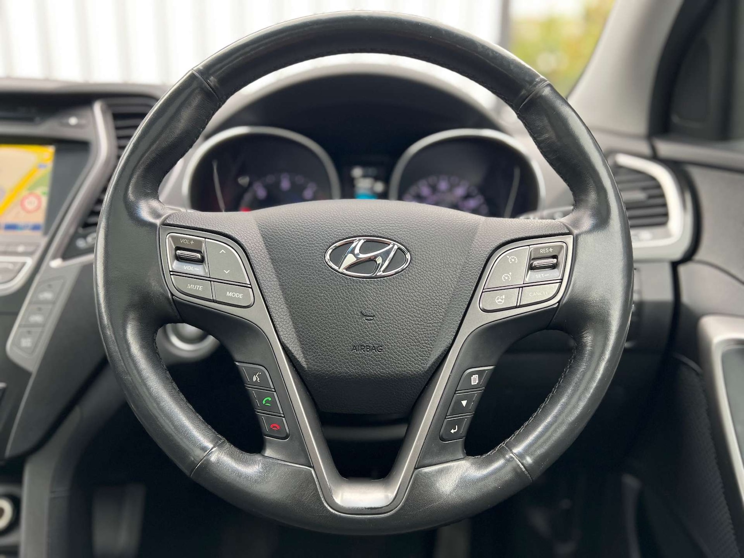 Used Hyundai Santa Fe 2015 for sale - 76274221: Photo 69