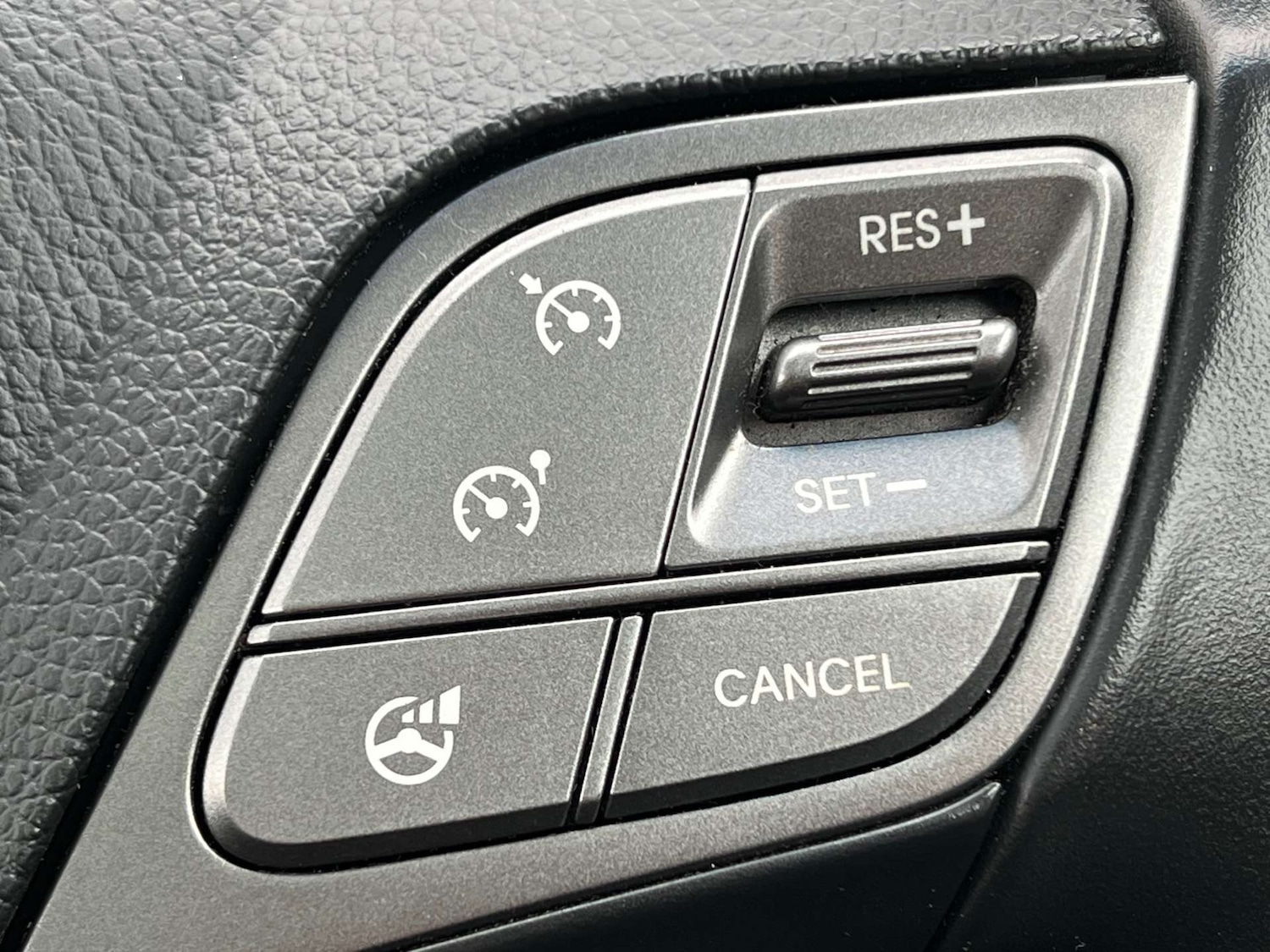 Used Hyundai Santa Fe 2015 for sale - 76274221: Photo 71