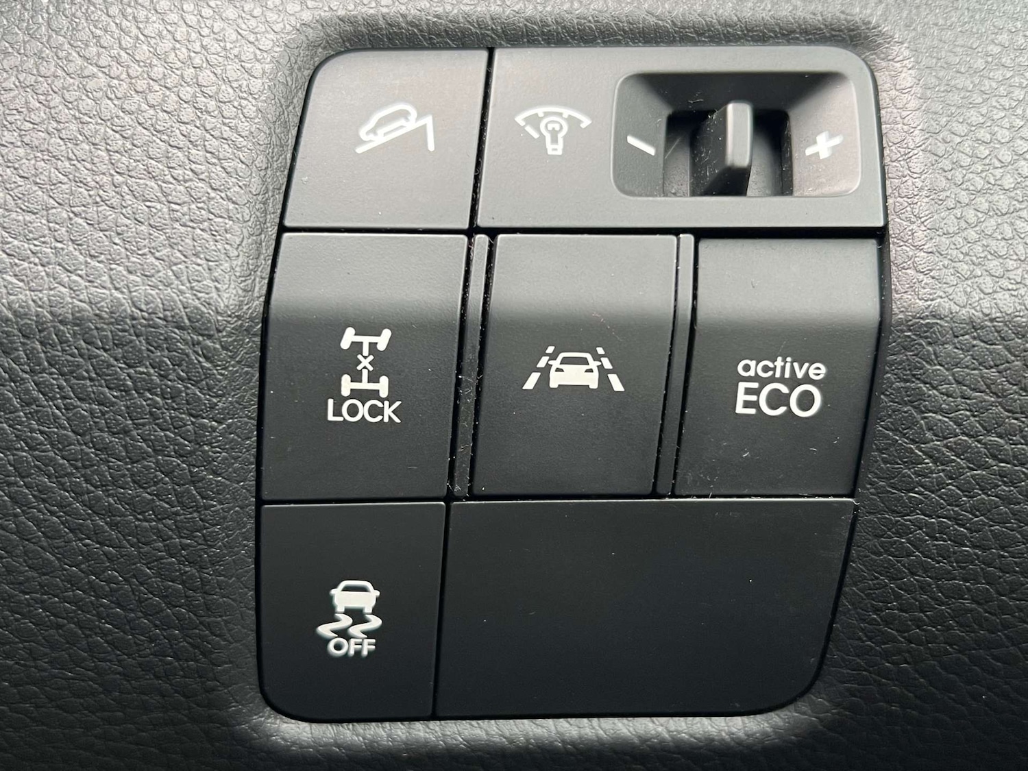 Used Hyundai Santa Fe 2015 for sale - 76274221: Photo 78
