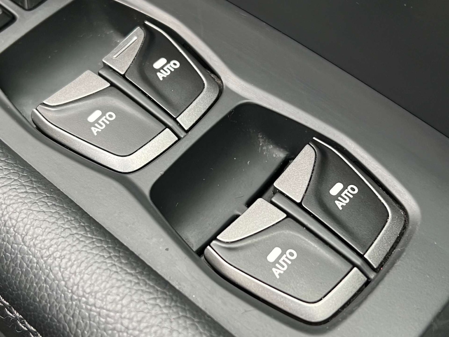 Used Hyundai Santa Fe 2015 for sale - 76274221: Photo 81