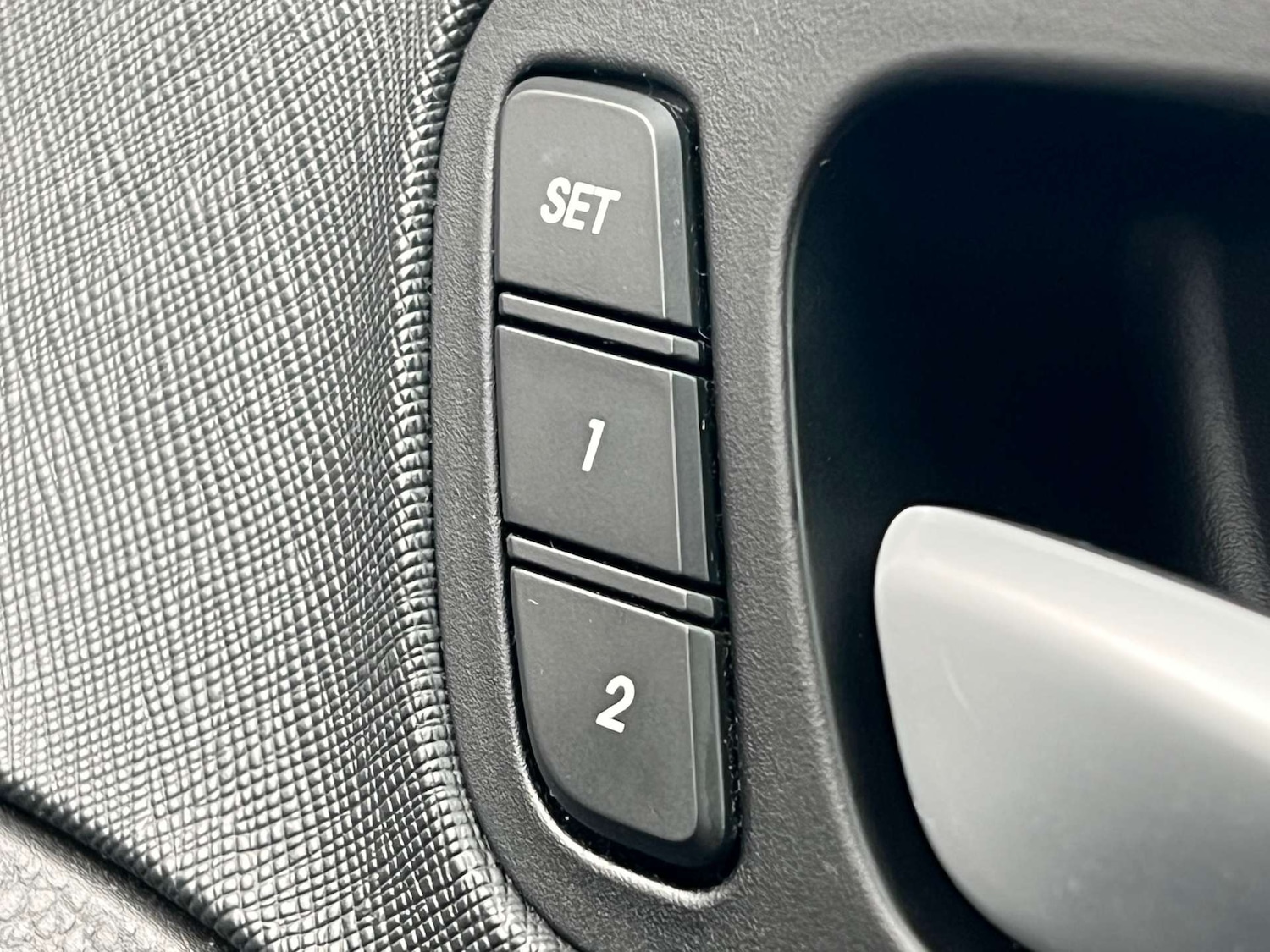 Used Hyundai Santa Fe 2015 for sale - 76274221: Photo 83