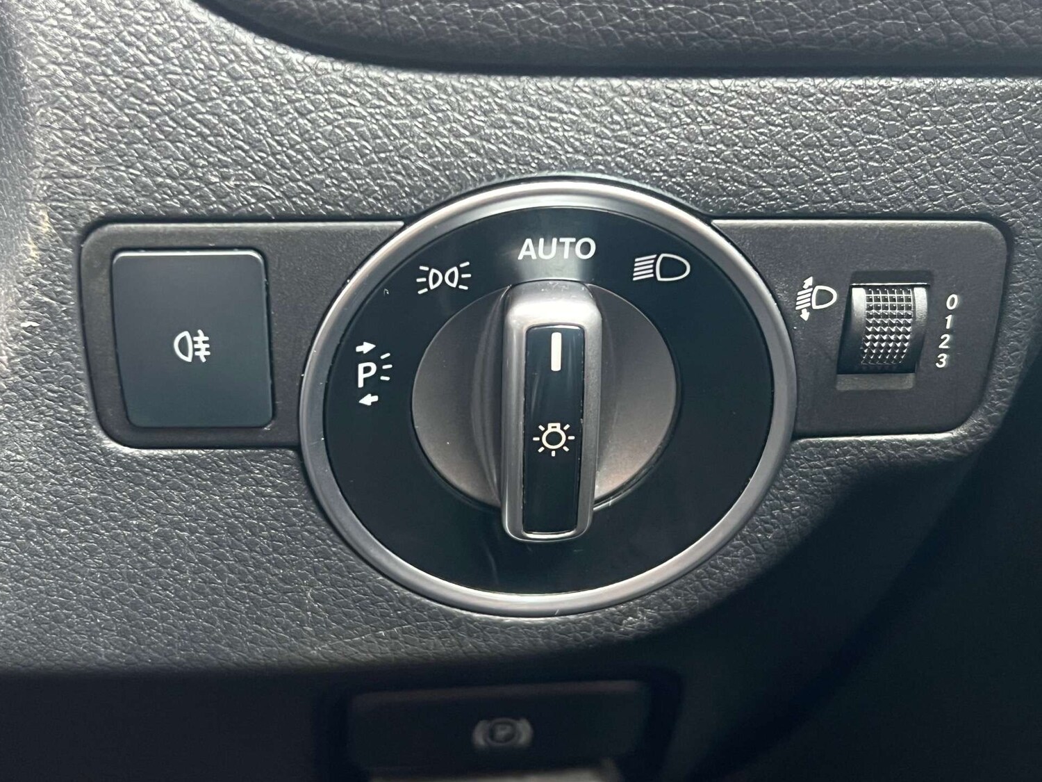 Used Mercedes-Benz GLA 2017 for sale - 77535120: Photo 46