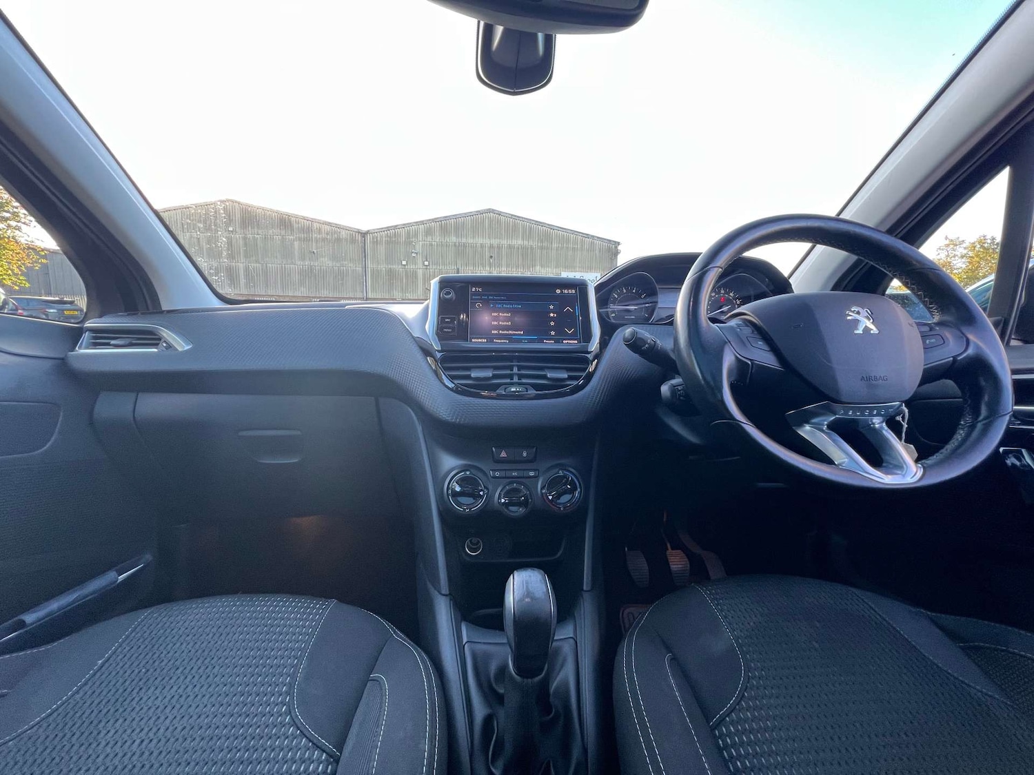 Used Peugeot 208 2017 for sale - 76181549: Photo 14