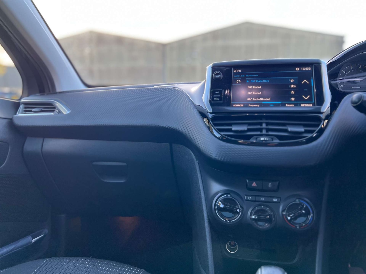 Used Peugeot 208 2017 for sale - 76181549: Photo 15