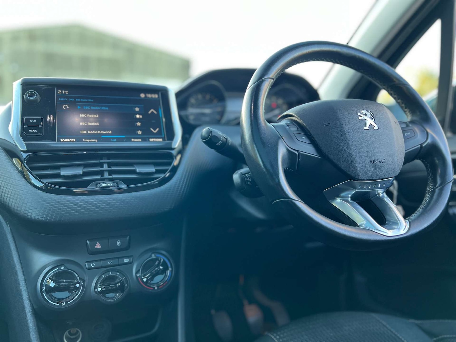 Used Peugeot 208 2017 for sale - 76181549: Photo 16