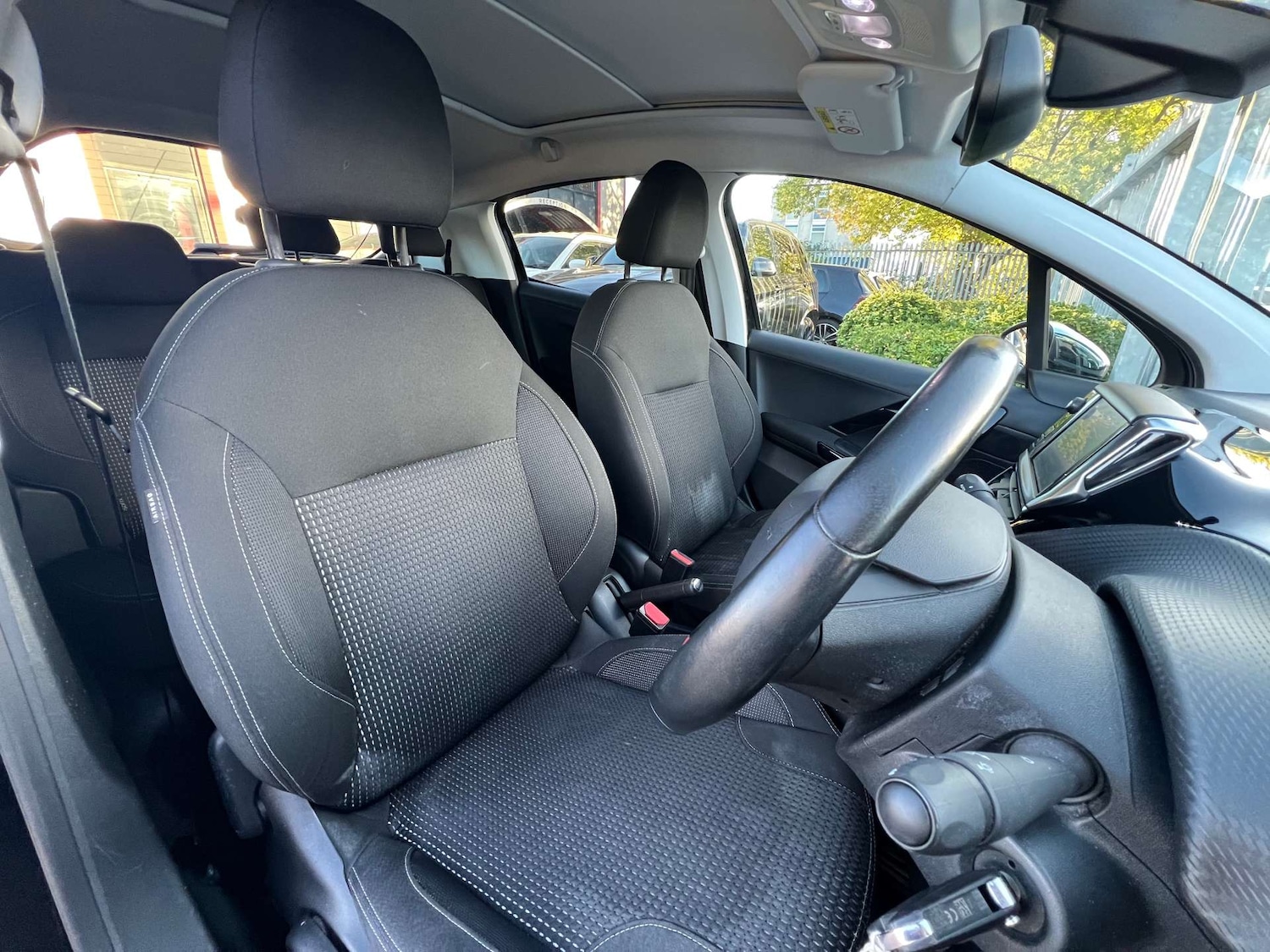 Used Peugeot 208 2017 for sale - 76181549: Photo 21