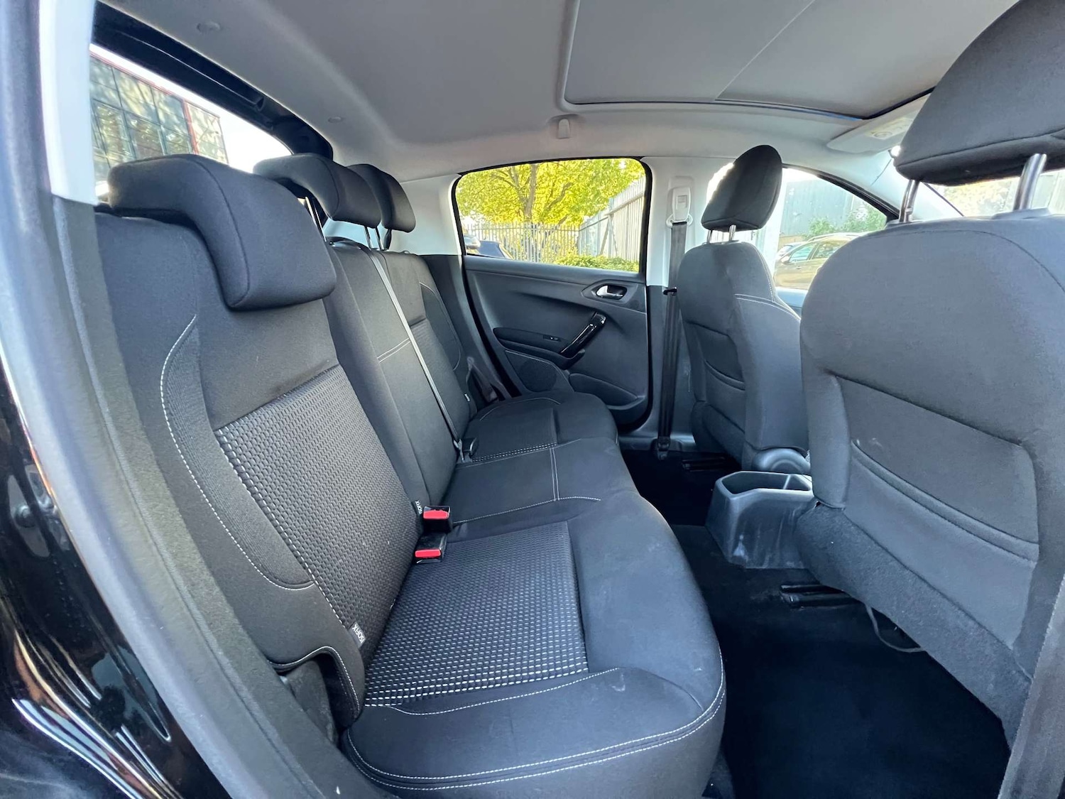 Used Peugeot 208 2017 for sale - 76181549: Photo 24