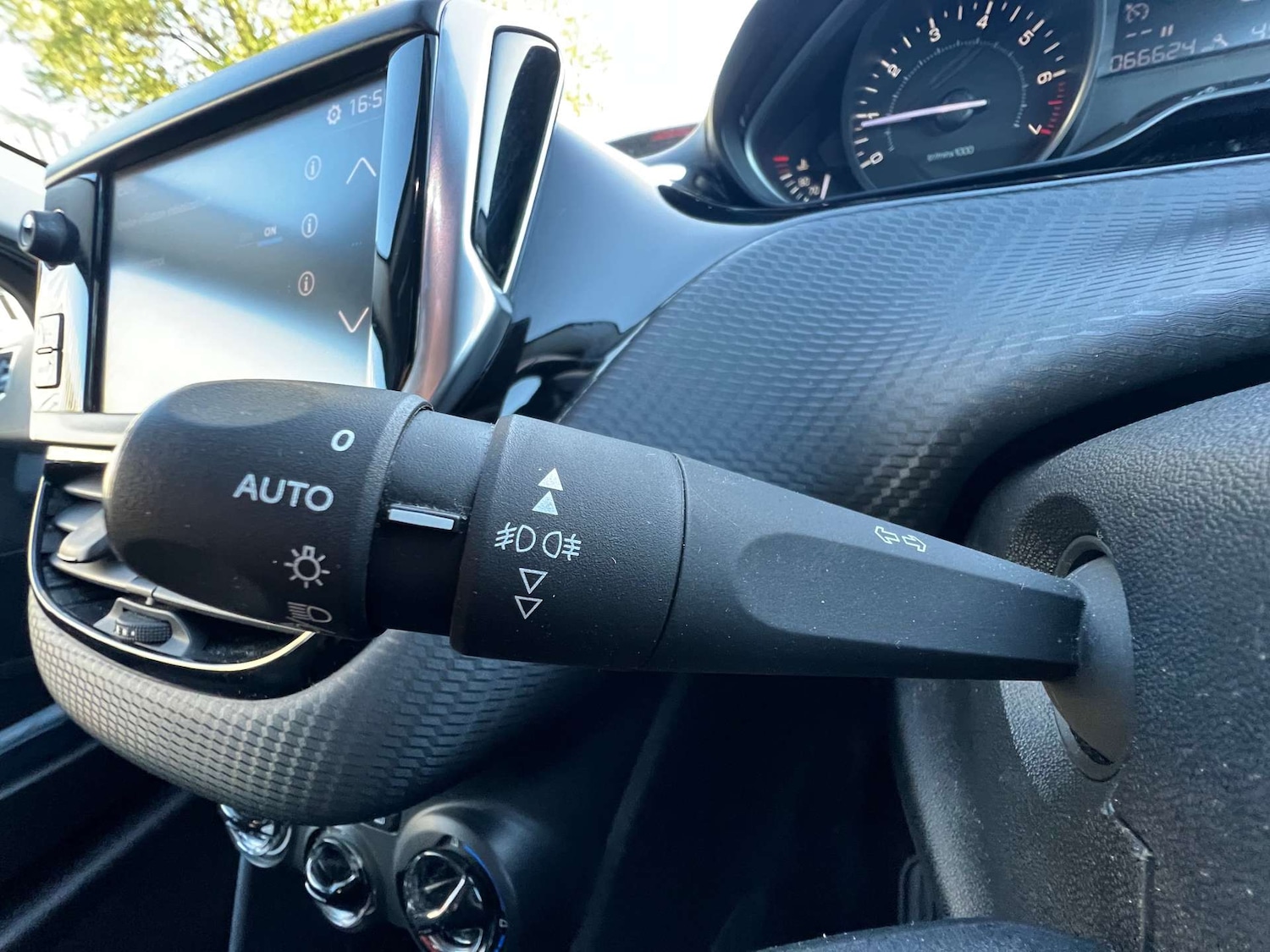 Used Peugeot 208 2017 for sale - 76181549: Photo 45