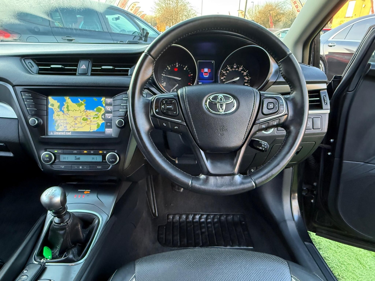 Used Toyota Avensis 2015 for sale - 77163456: Photo 41