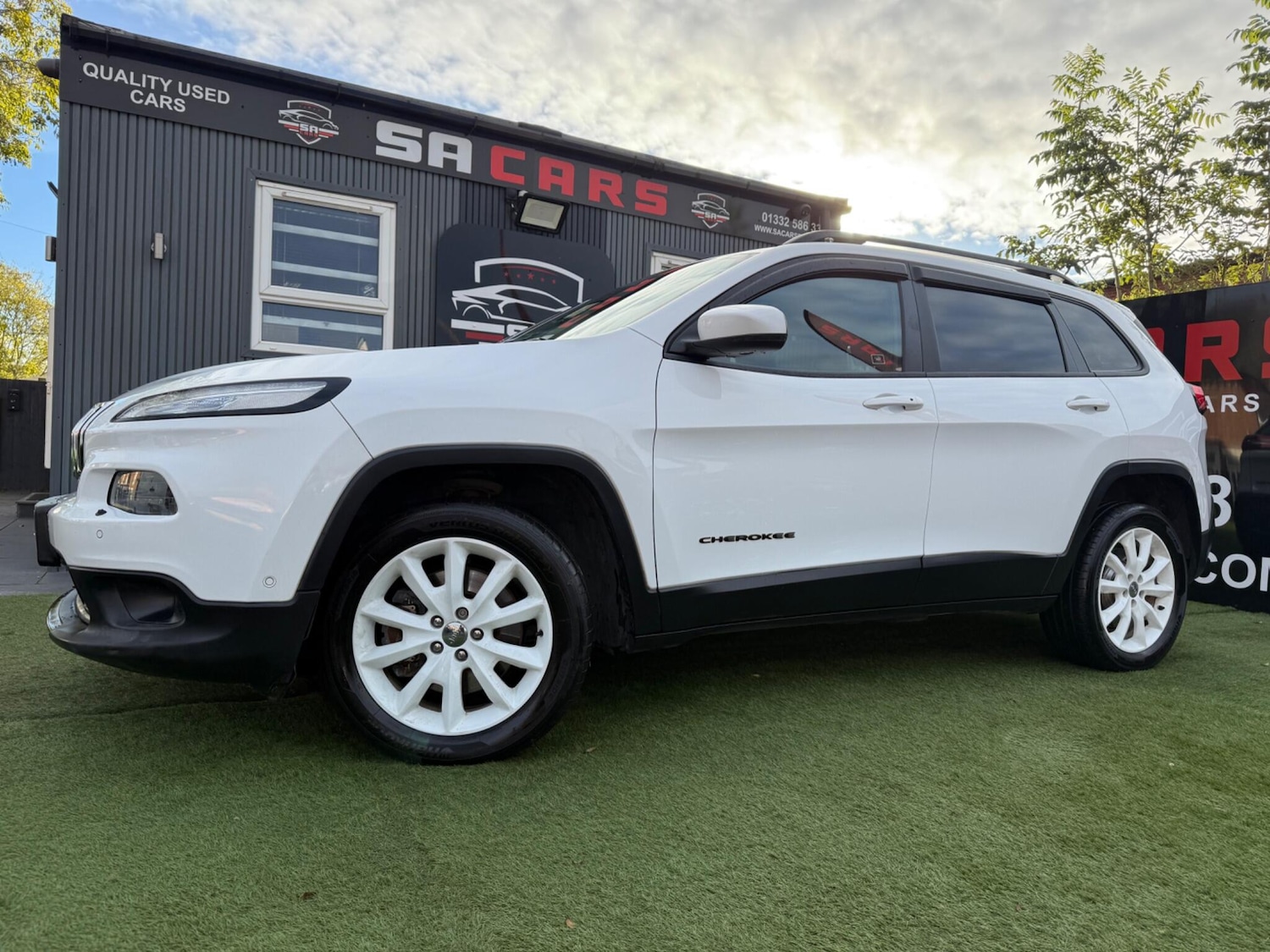 Used Jeep Cherokee 2014 for sale - 76377204: Photo 1