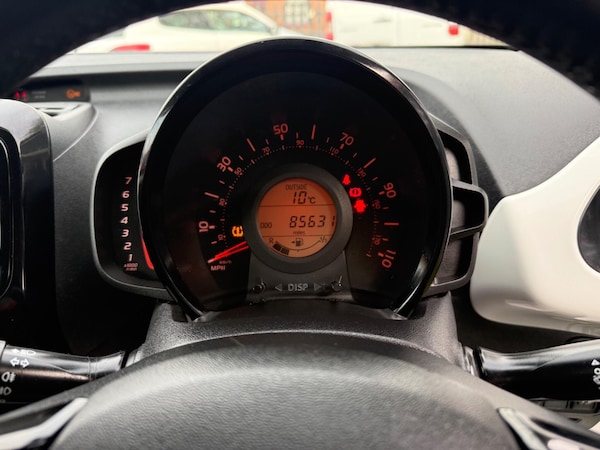 Used Toyota AYGO 2015 for sale - 76246805: Photo 22