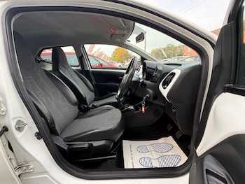 Used Toyota AYGO 2015 for sale - 76246805: Photo
