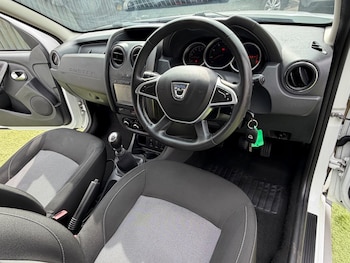 Used Dacia Duster 2018 for sale - 79349499: Photo