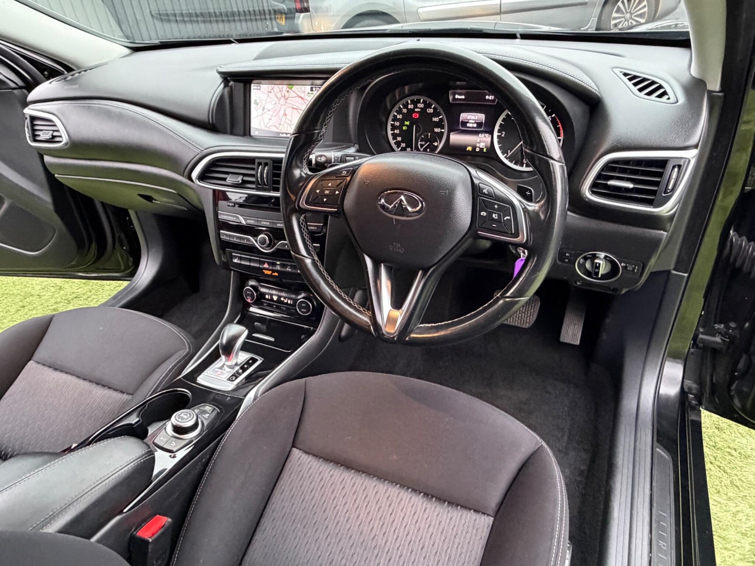 Used Infiniti Q30 for sale - 77305951: Photo 3