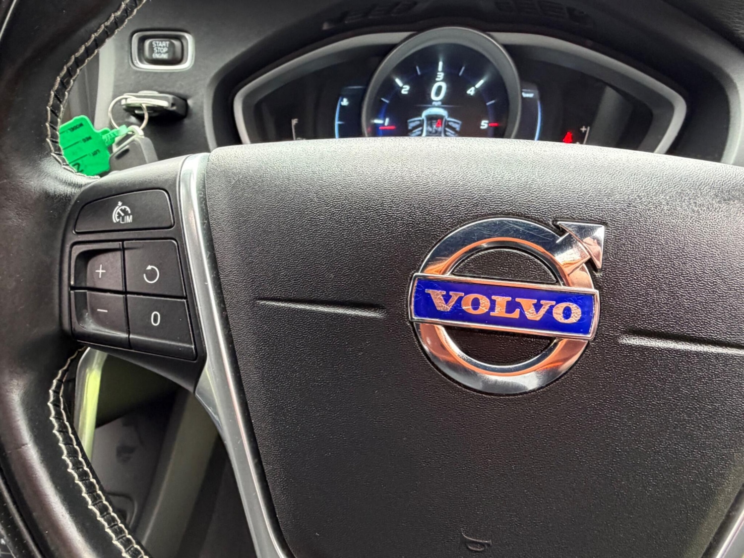 Used Volvo V40 2013 for sale - 77646331: Photo 21