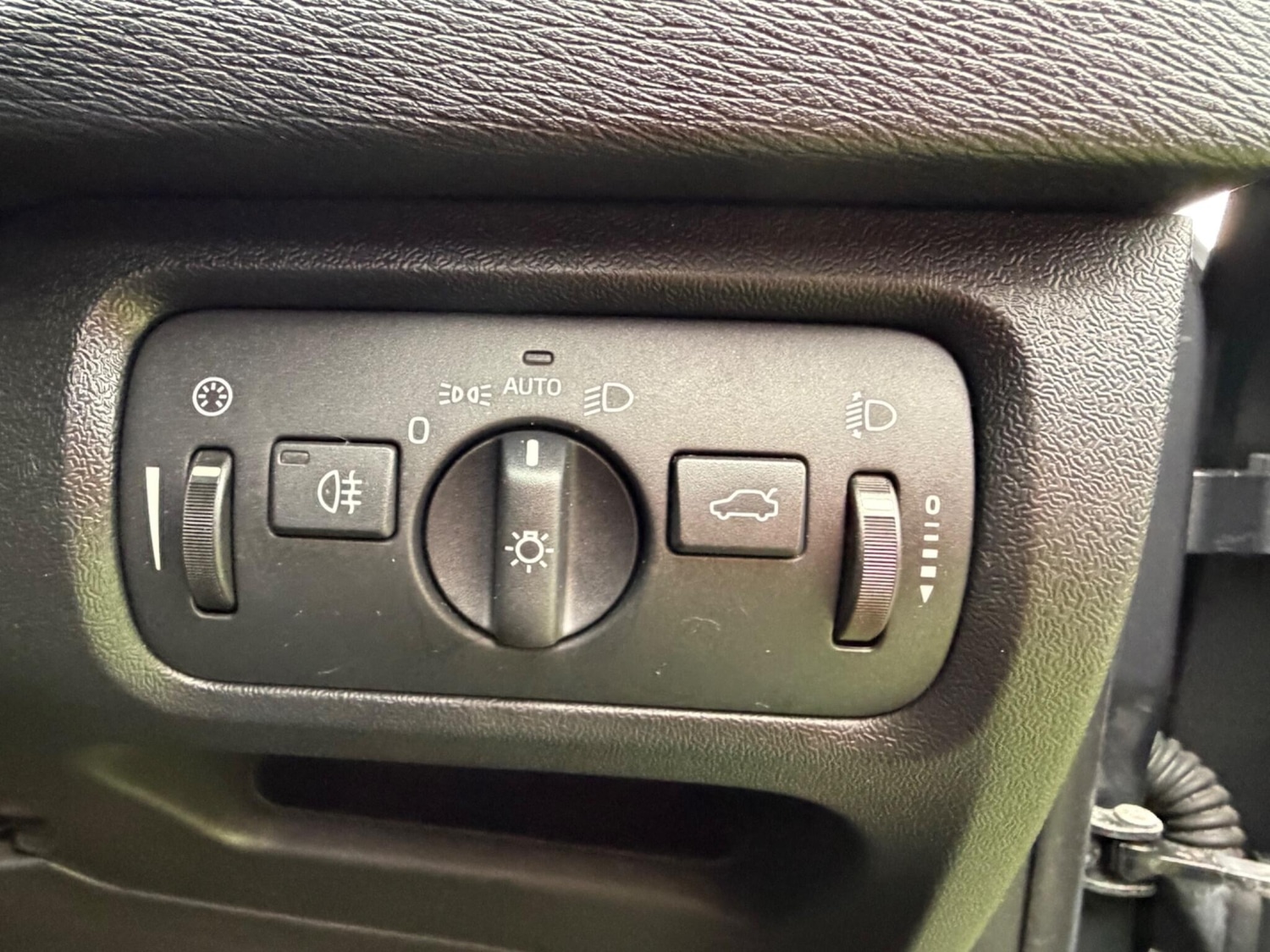 Used Volvo V40 2013 for sale - 77646331: Photo 25