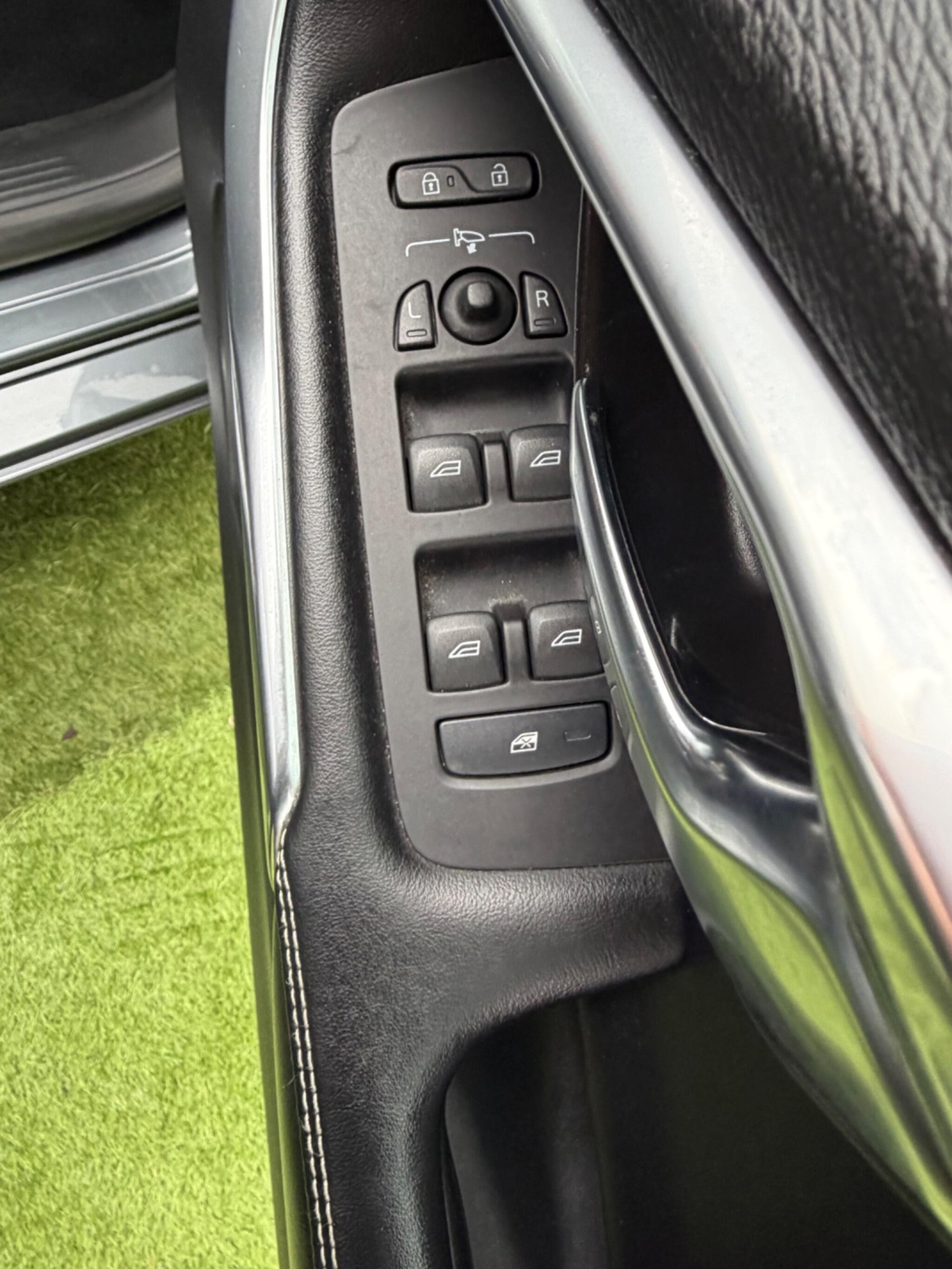 Used Volvo V40 2013 for sale - 77646331: Photo 26