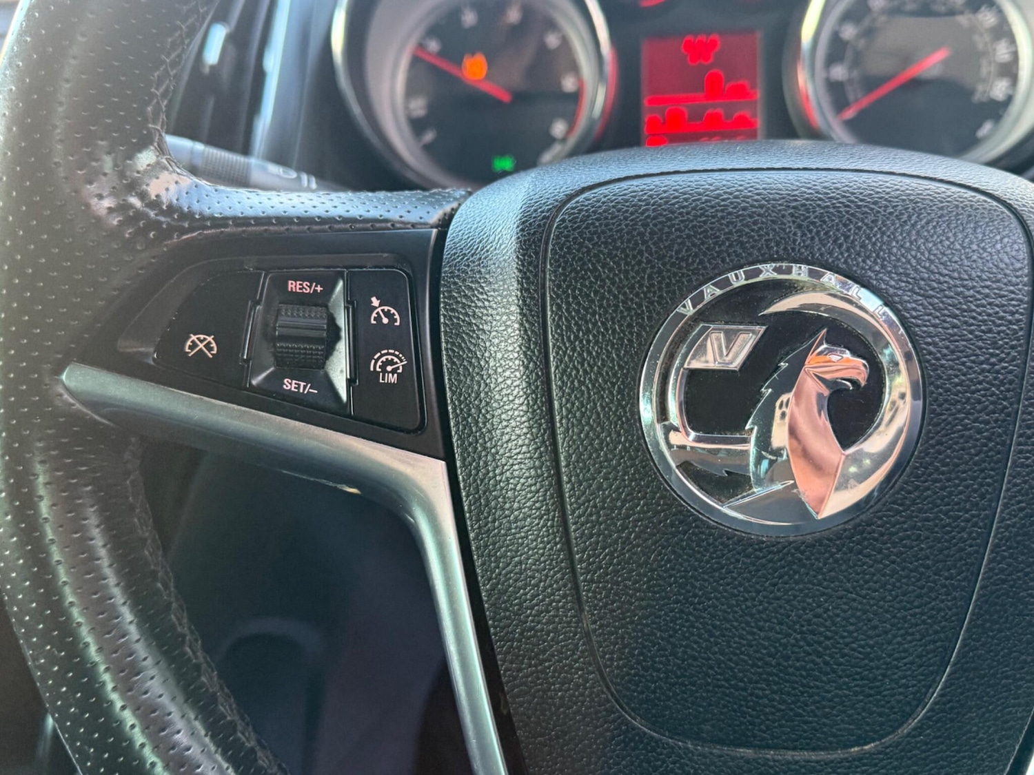 Used Vauxhall Zafira 2015 for sale - 76702279: Photo 22