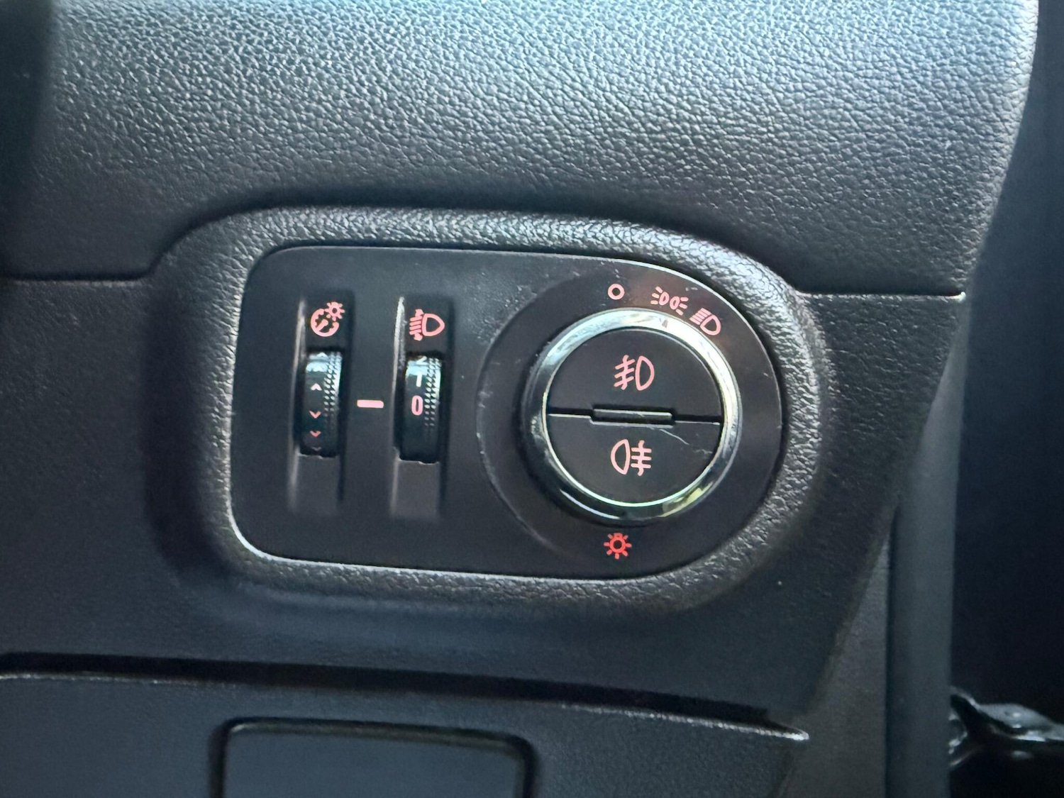 Used Vauxhall Zafira 2015 for sale - 76702279: Photo 24