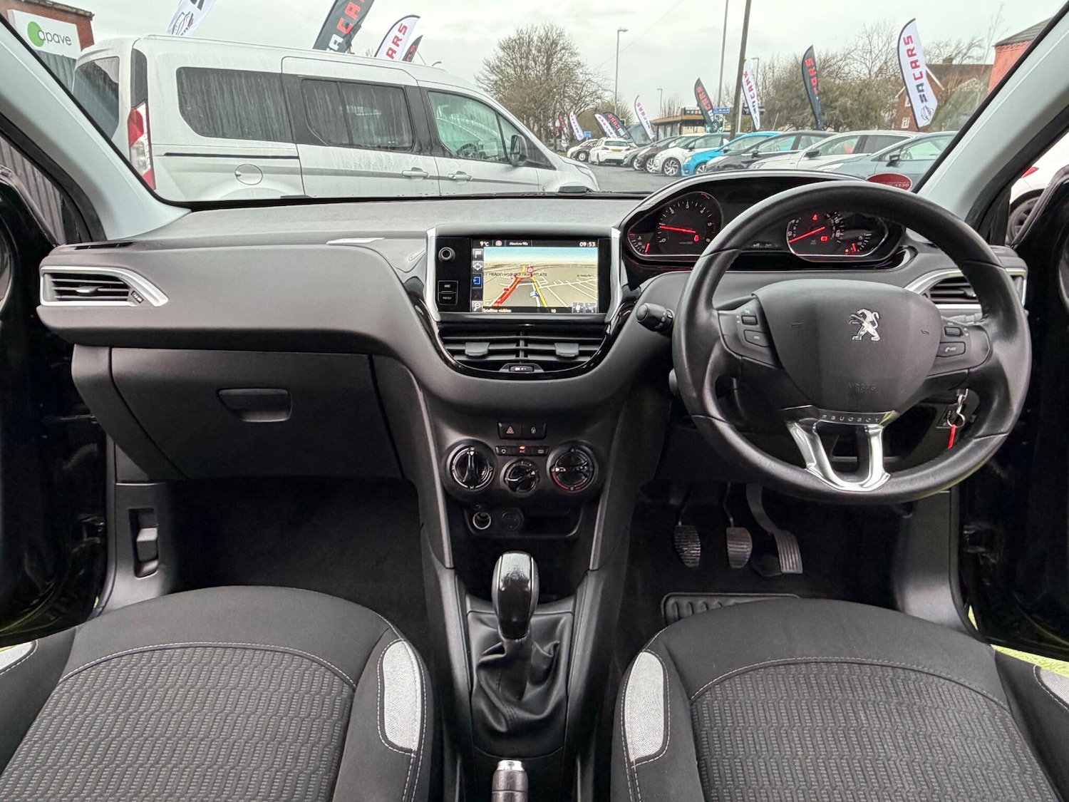 Used Peugeot 208 2015 for sale - 77191225: Photo 2