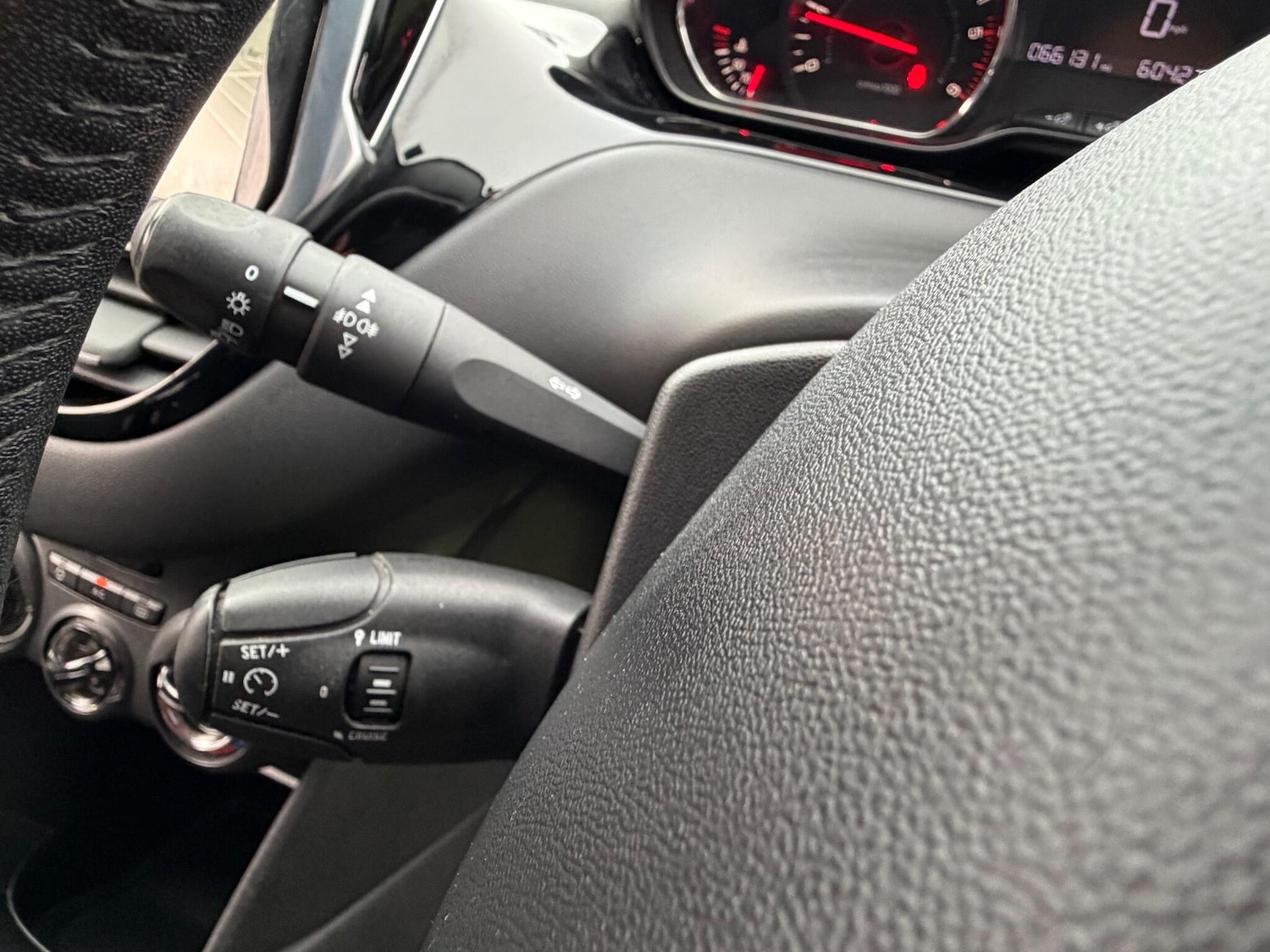 Used Peugeot 208 2015 for sale - 77191225: Photo 25