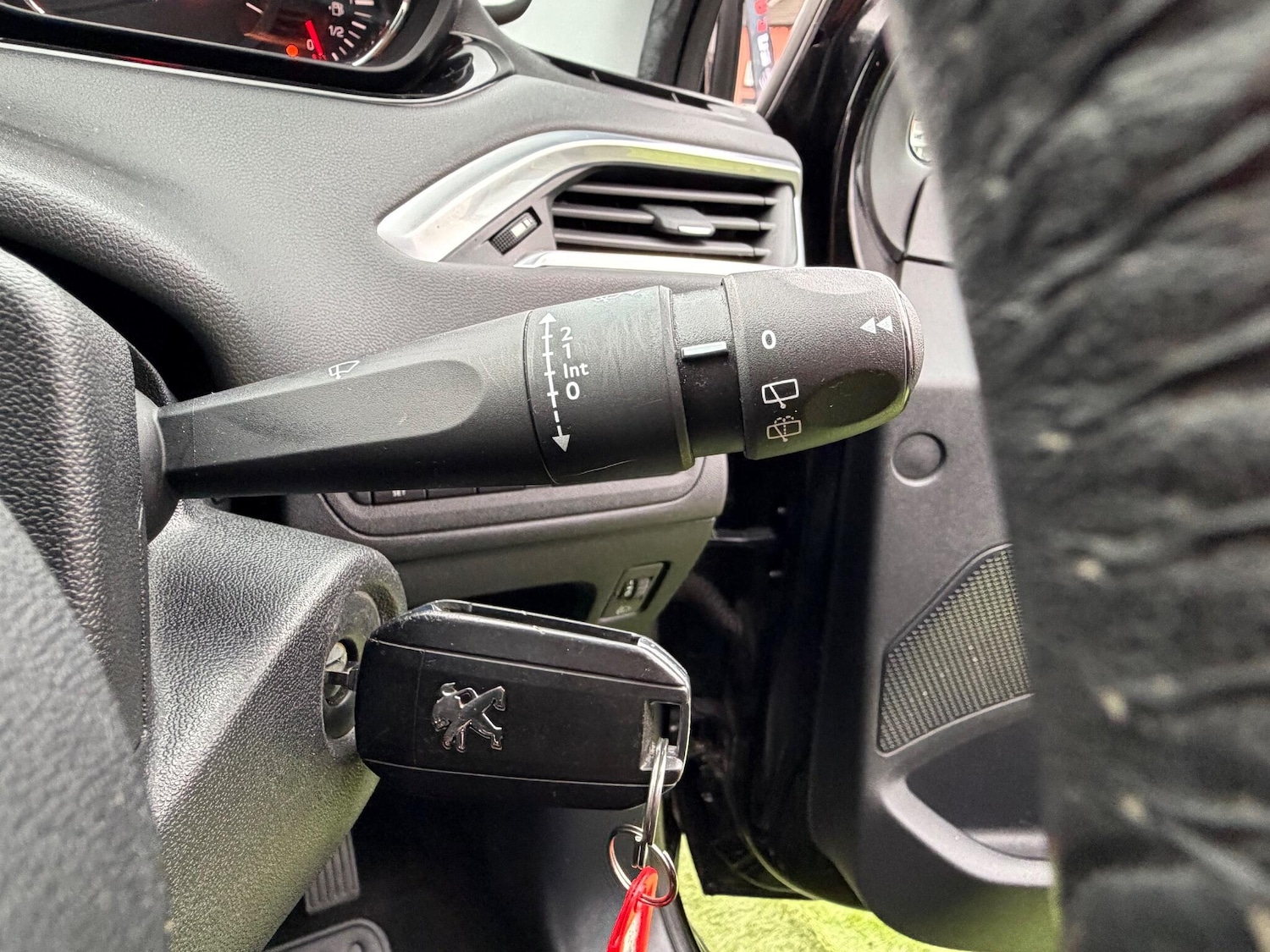 Used Peugeot 208 2015 for sale - 77191225: Photo 26