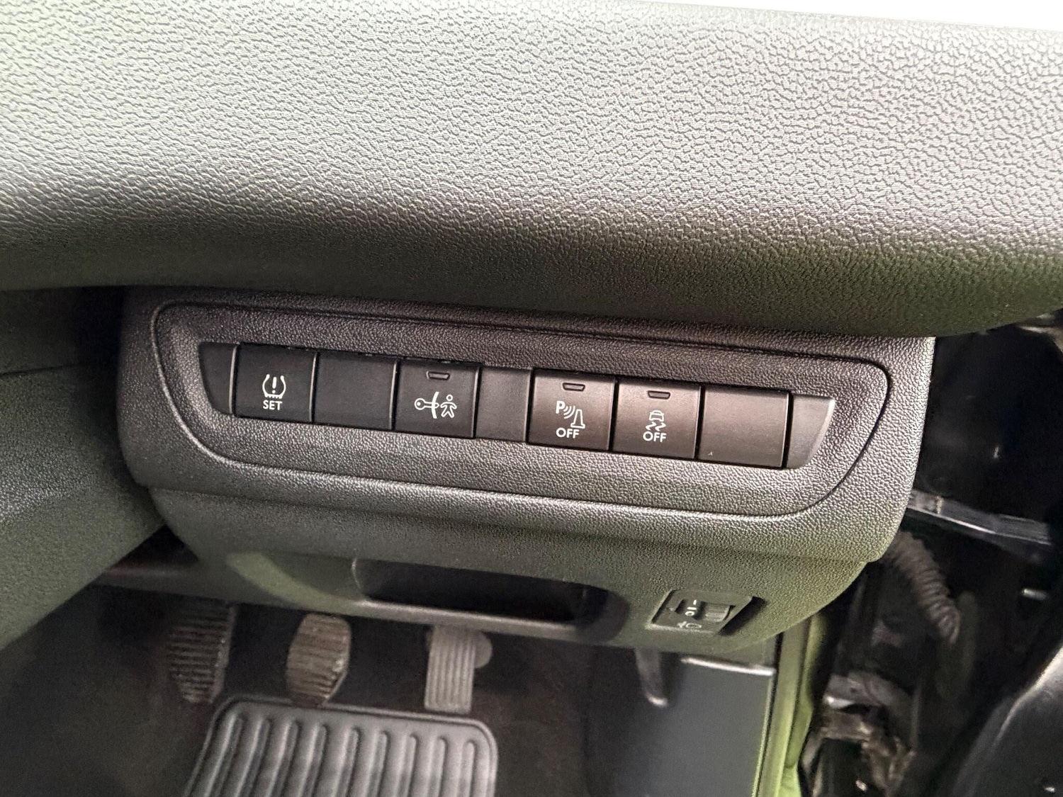 Used Peugeot 208 2015 for sale - 77191225: Photo 27