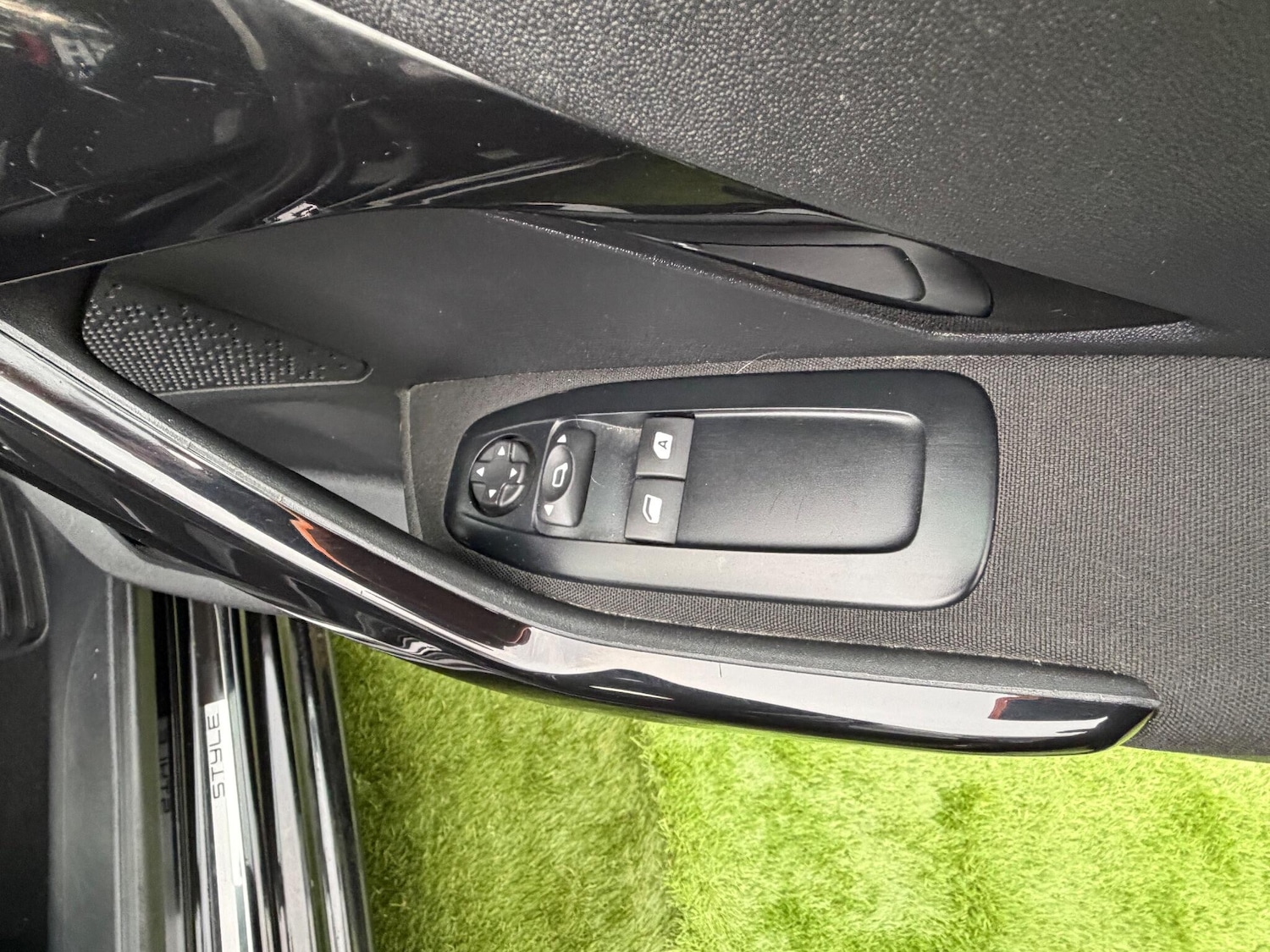 Used Peugeot 208 2015 for sale - 77191225: Photo 28