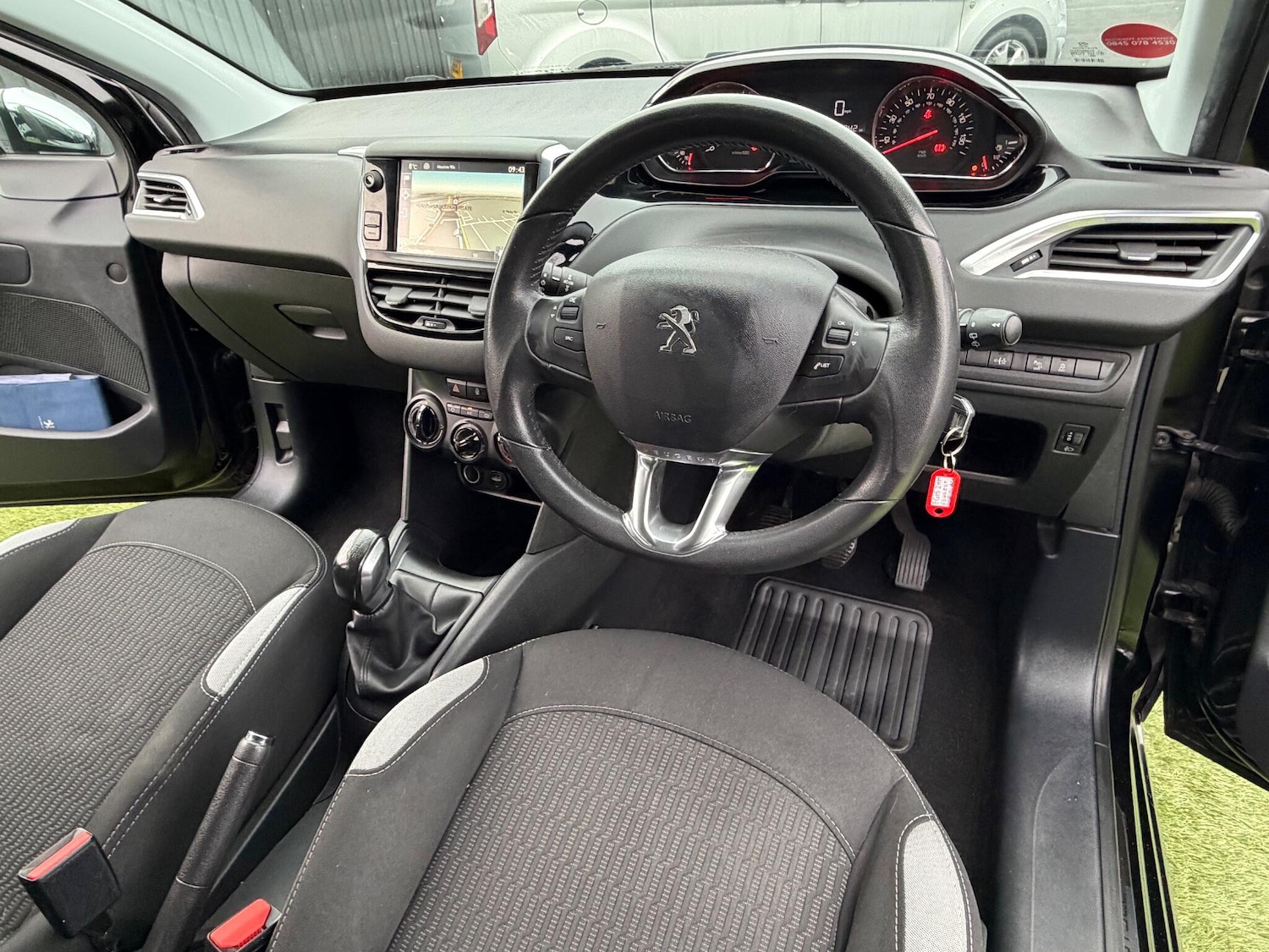 Used Peugeot 208 2015 for sale - 77191225: Photo 3