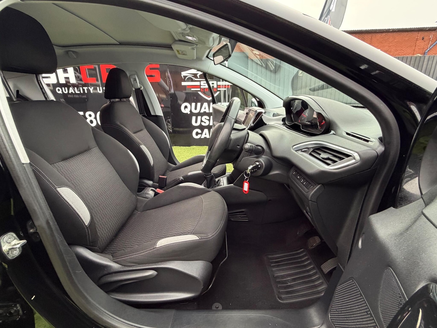 Used Peugeot 208 2015 for sale - 77191225: Photo 30